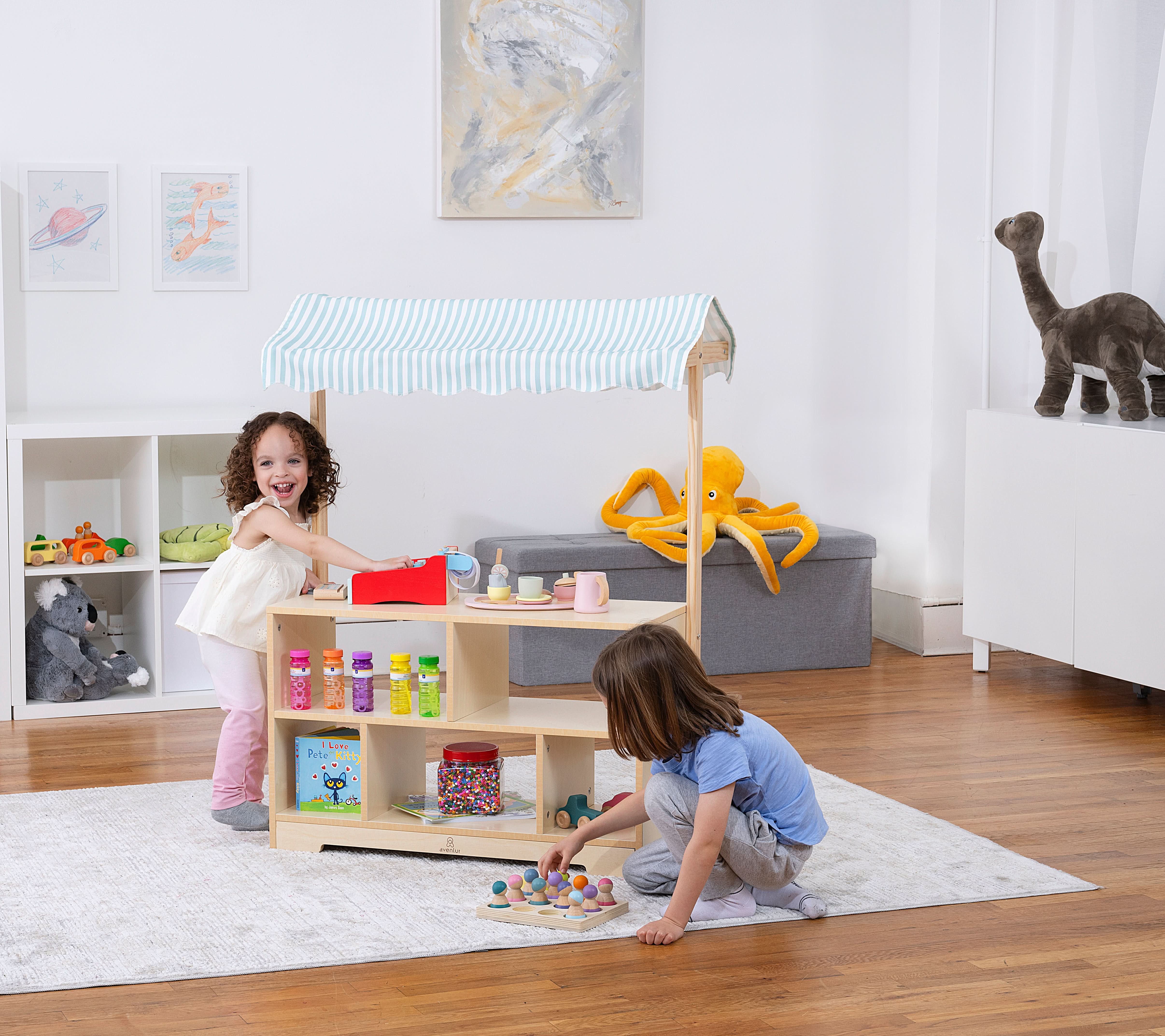 Holly Wooden Market Stand – Kids’ Pretend Play Shop & Display Shelf - Image 7